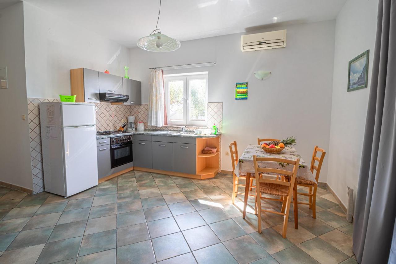 Apartments Sandra Kornić Kültér fotó