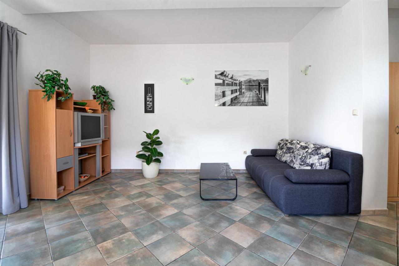 Apartments Sandra Kornić Kültér fotó