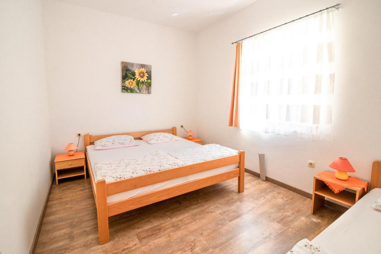 Apartments Sandra Kornić Kültér fotó