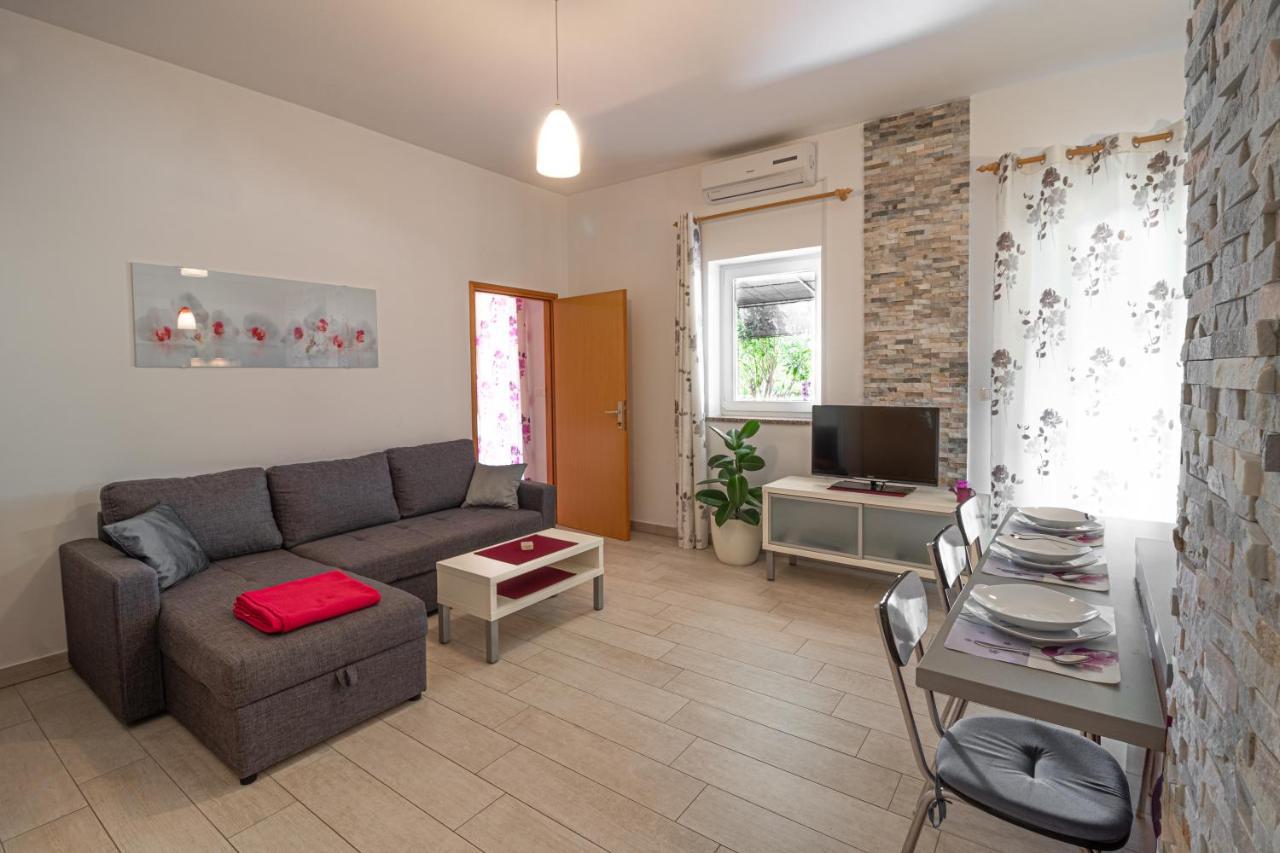 Apartments Sandra Kornić Kültér fotó
